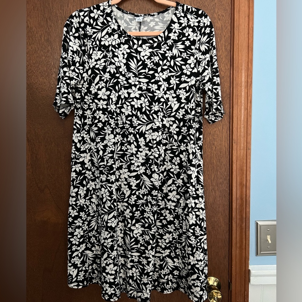 Old Navy Short Sleeve Knit Swing Dress